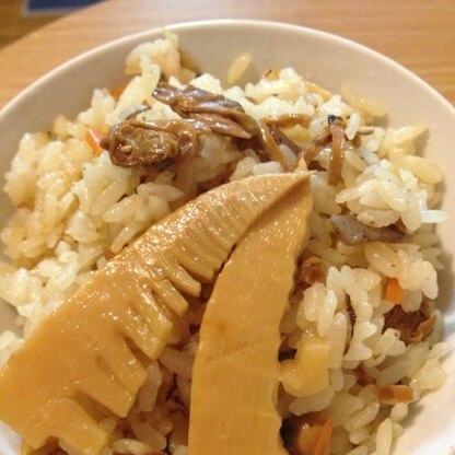 家にあった食材で作りました(^^)
筍とアサリとてもおいしいですね